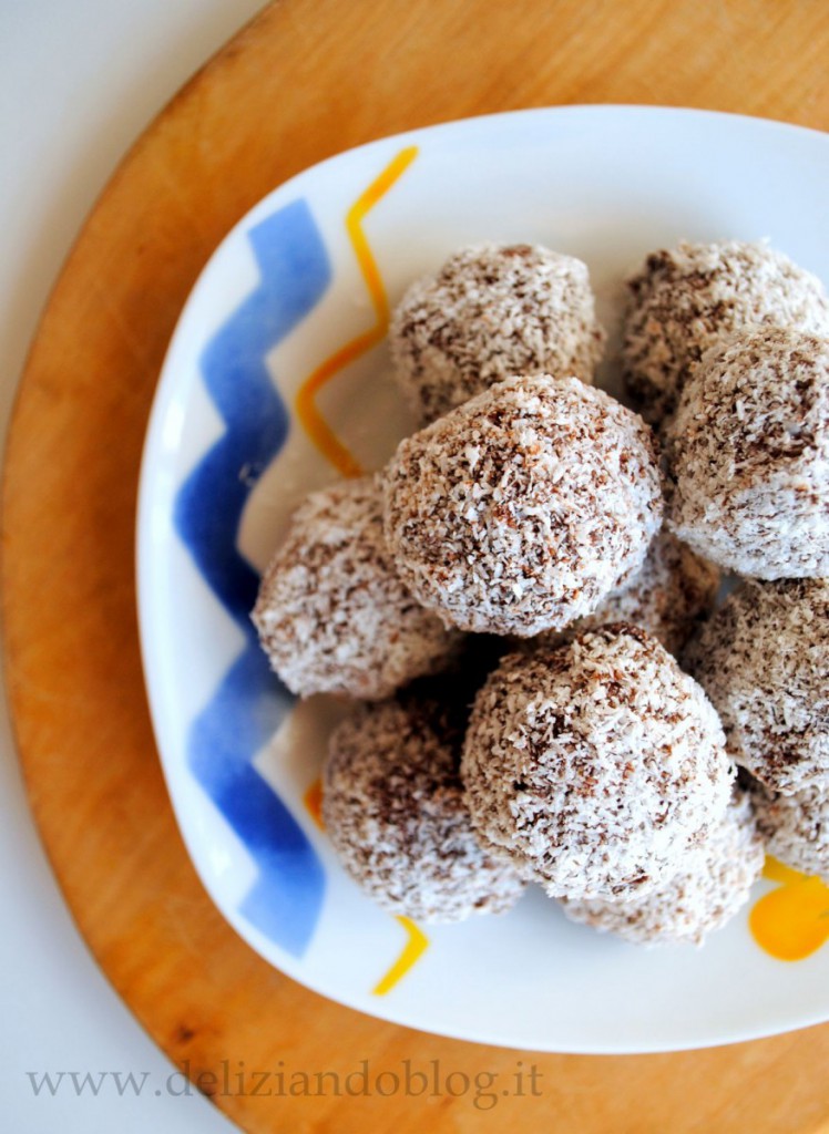 Cake pops al cioccolato e cocco