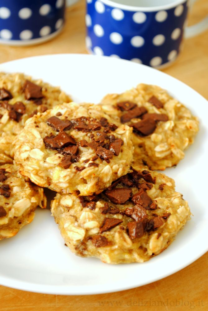 Biscotti banana avena gocce cioccolato