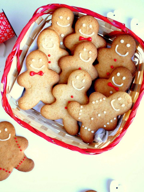 Omini di pan di zenzero gingerbread biscotti Natale regalare