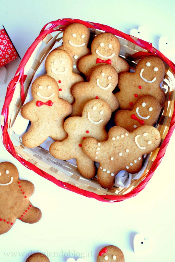 Biscotti Di Natale Gingerbread.Omini Di Pan Di Zenzero Gingerbread I Biscotti Di Natale Da Regalare Deliziando