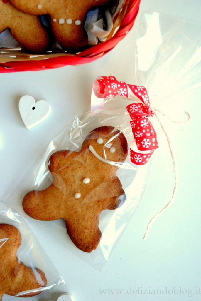 Biscotti Di Natale Gingerbread.Omini Di Pan Di Zenzero Gingerbread I Biscotti Di Natale Da Regalare Deliziando